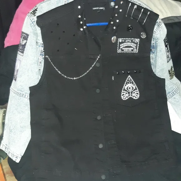 Upcoming!Quick update showing a few of the pieces to be photographed on the 15th - Picture 10 of 16